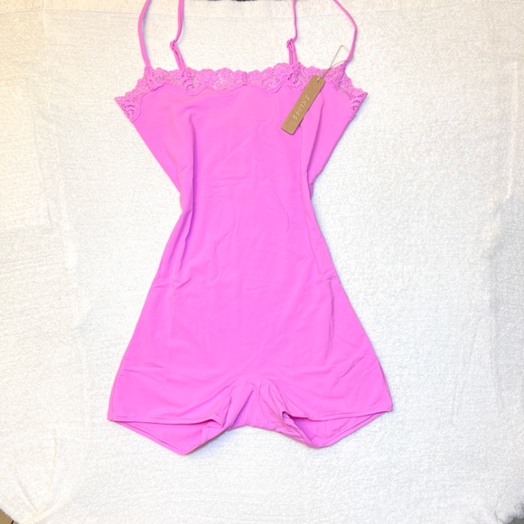 Skims fits everybody lace onesie - Picture 2 of 2